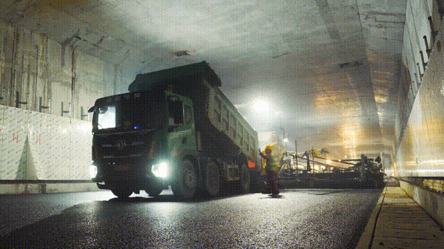 開車穿越海底！徐工又干了個大灣區超級工程！