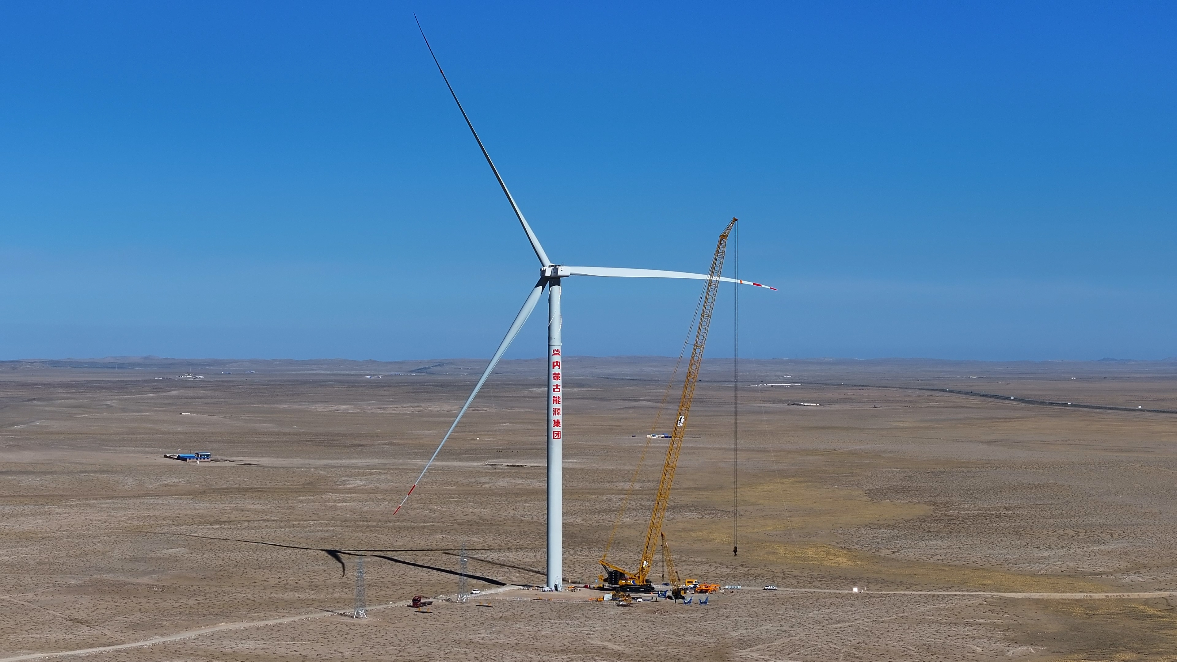 1300噸級新品風電首秀！徐工千噸級起重機再添實力干將