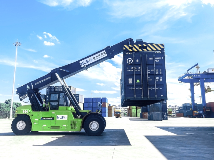 降本減碳雙突破！徐工XCS4531E領(lǐng)航西部陸海新通道核心樞紐綠色煥新