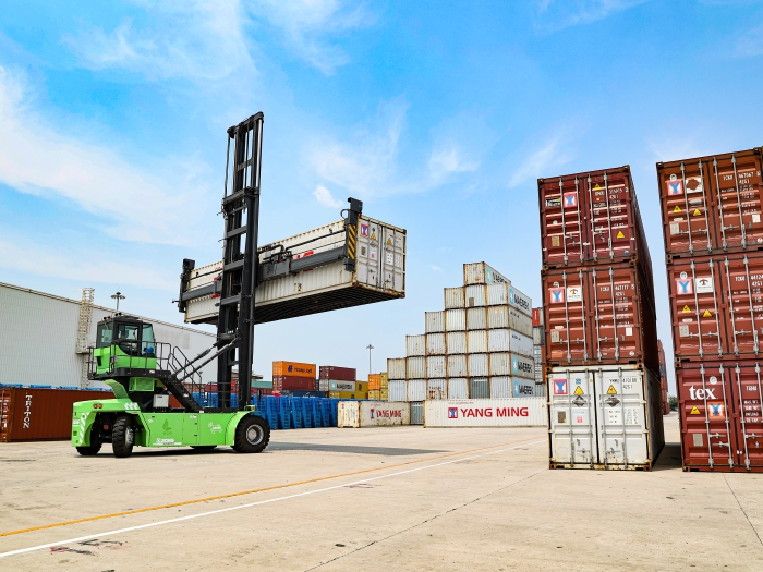 賽場(chǎng)競(jìng)鋒芒！“徐工杯”堆高機(jī)操作員技能大賽見(jiàn)證“真功夫”