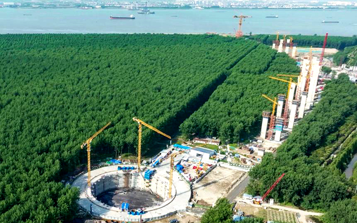 提前1個月！徐工金助力世界最大跨度橋梁錨碇封底