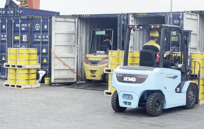 徐工雙系列叉車(chē)硬核助力！寧夏鐵路貨運(yùn)站跑出高效運(yùn)輸加速度