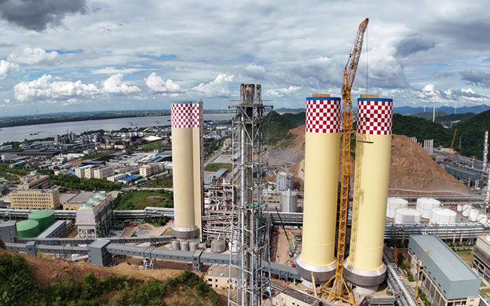 刷新紀錄！徐工 XGL3300-220S動臂塔機化工吊裝顯神威