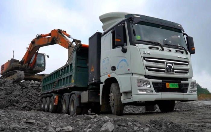 三次都選TA！徐工純電動牽引車助力西南砂石料運輸！